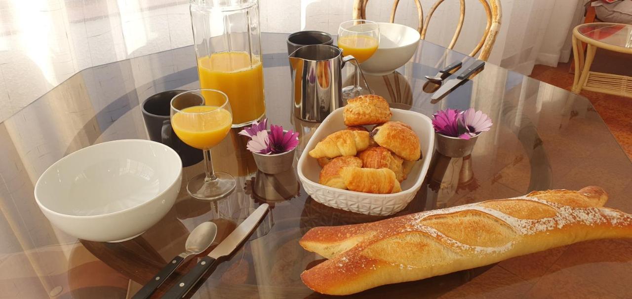 Appartement Entier Au Dessus De Villa, Climatisation Reversible Poele A Bois Tres Chaleureux , Wi Fi Parking Privee Gratuit Situation 500 M, Plage Et Centre Ville Sanary-sur-Mer Exteriör bild