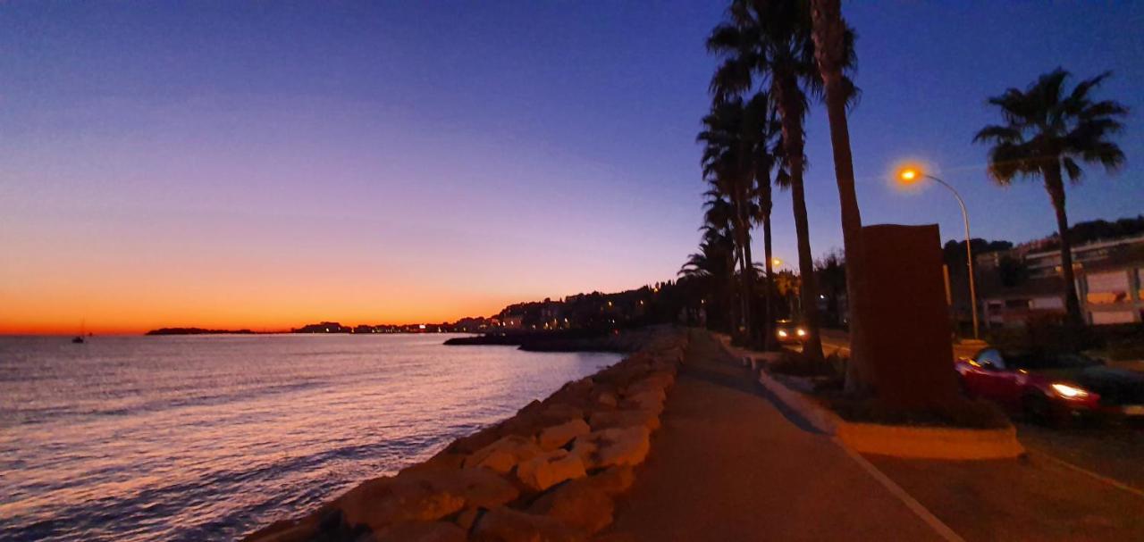 Appartement Entier Au Dessus De Villa, Climatisation Reversible Poele A Bois Tres Chaleureux , Wi Fi Parking Privee Gratuit Situation 500 M, Plage Et Centre Ville Sanary-sur-Mer Exteriör bild