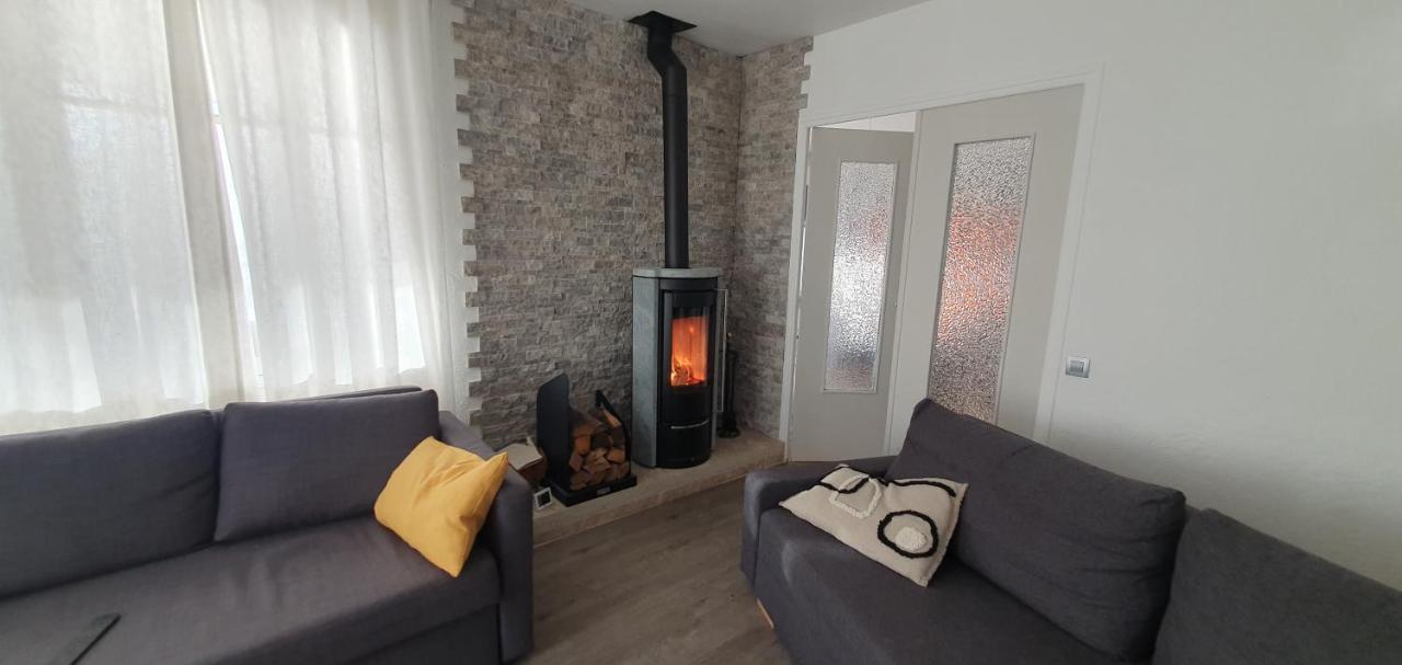 Appartement Entier Au Dessus De Villa, Climatisation Reversible Poele A Bois Tres Chaleureux , Wi Fi Parking Privee Gratuit Situation 500 M, Plage Et Centre Ville Sanary-sur-Mer Exteriör bild
